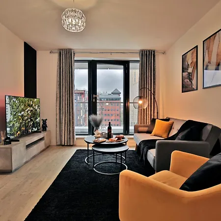 Modern 2 Bed, 2 Bath Apt With Ensuite By Avalora Short Lets & Serviced Accommodation Salford With Balcony, Near Tram Stop Salford Quays Manchester Buitenkant foto