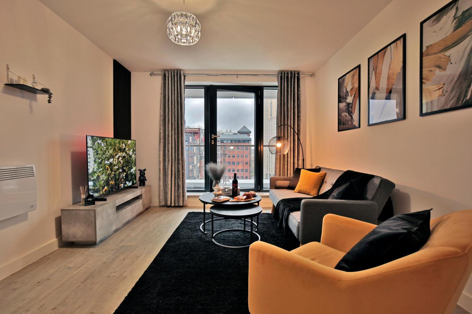 Apartment Modern 2 Bed, 2 Bath With Ensuite By Avalora Short Lets & Serviced Salford With Balcony, Near Tram Stop Salford Quays Manchester